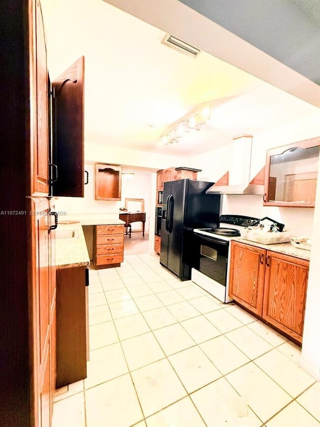 Building Photo - 766 NW 24th Ave