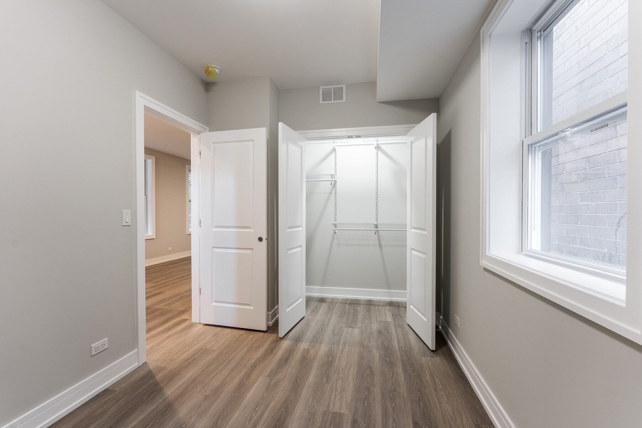 Building Photo - 1725 N Honore St