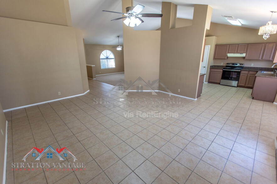 Building Photo - 3950 W Saragosa St
