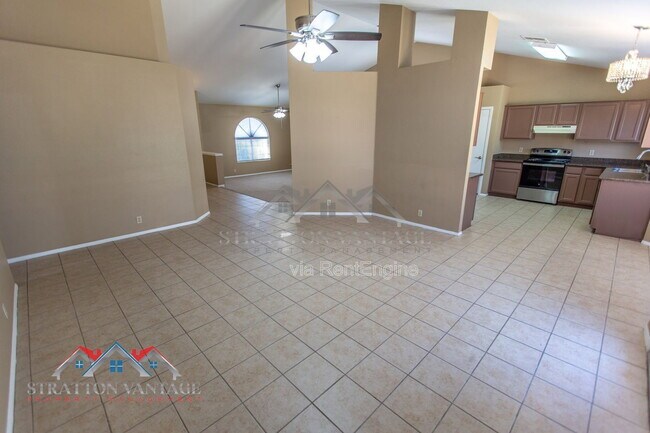 Building Photo - 3950 W Saragosa St