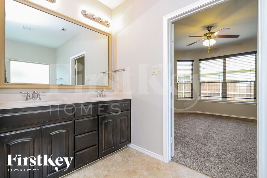 Building Photo - 1100 Nora Ln