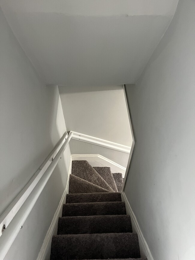 Building Photo - 322 E 11th St