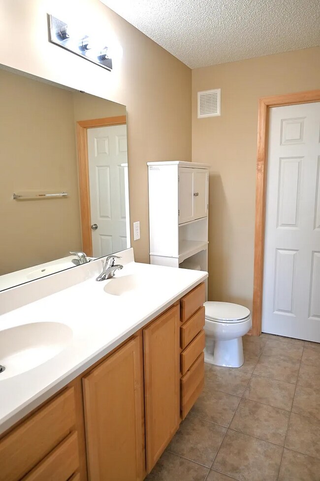 Building Photo - 4725 Victor Path