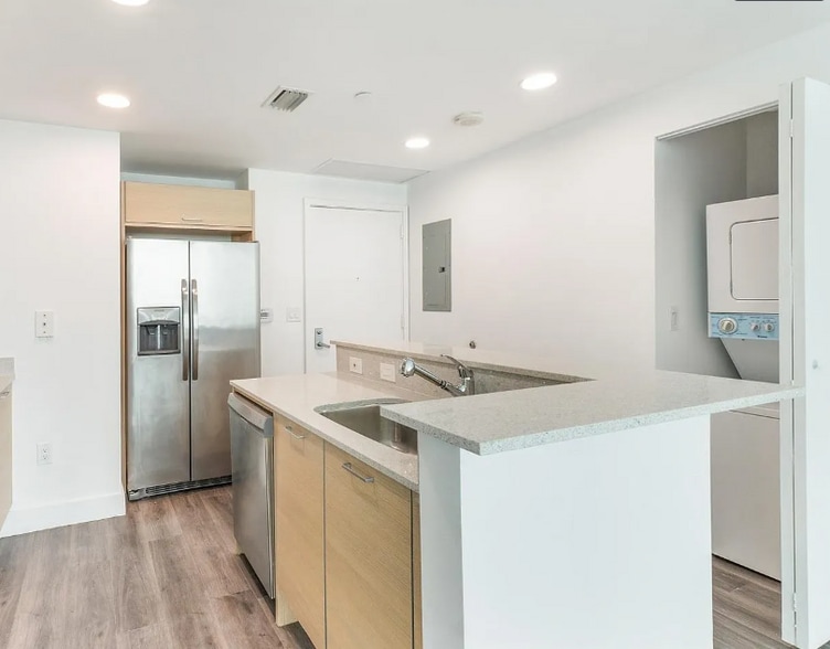 Building Photo - 350 NE 24th St