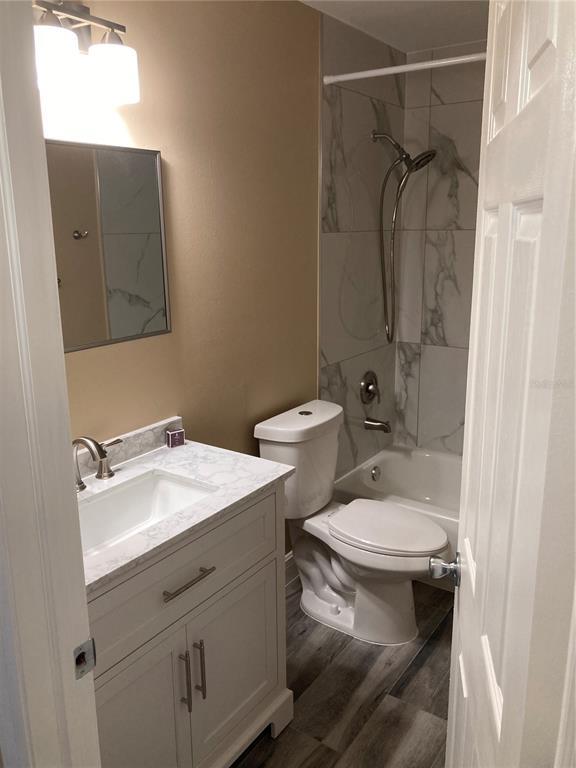 Building Photo - 3588 Meriden Ave