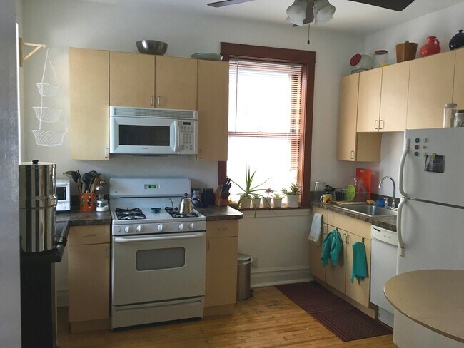 Building Photo - 1837 N Humboldt Blvd