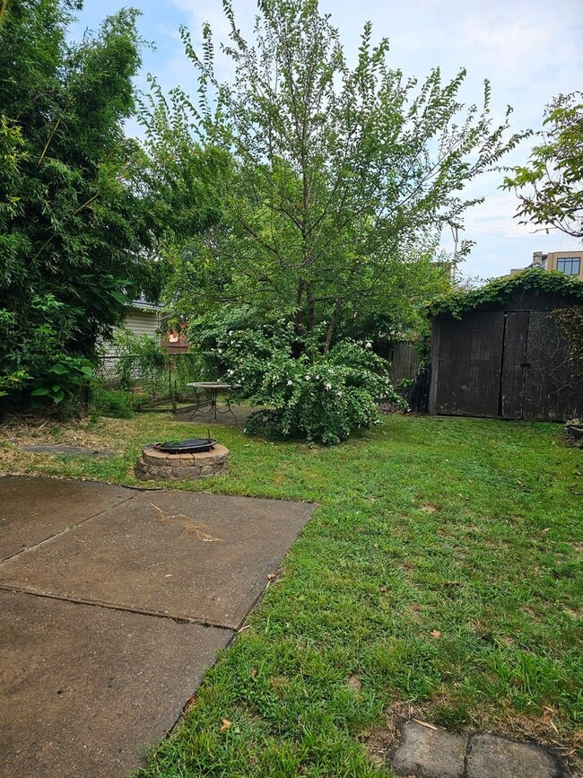 Building Photo - Spacious 2 Bedroom in Tremont!!!