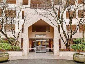 Building Photo - Rare 2 Bed 2 Bath + Loft Quintet Condo with Resort-Style Living in Portland’s West Hills