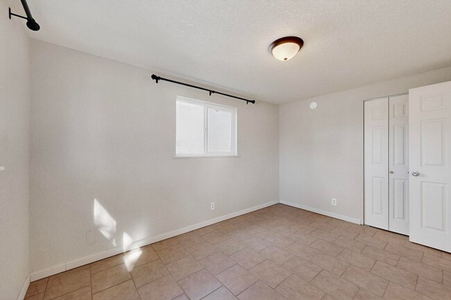 Building Photo - NE 3 bedroom 1 bath 1348/sf
