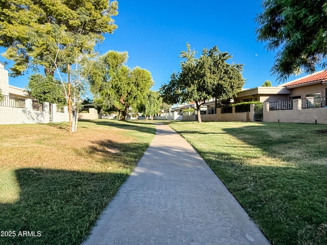 Building Photo - 8165 E Del Caverna Dr