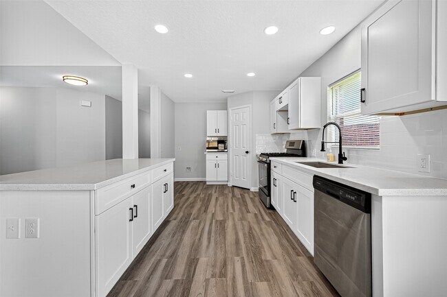 Building Photo - 14934 Sugar Falls Ct