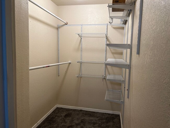 Building Photo - Easy Keeper