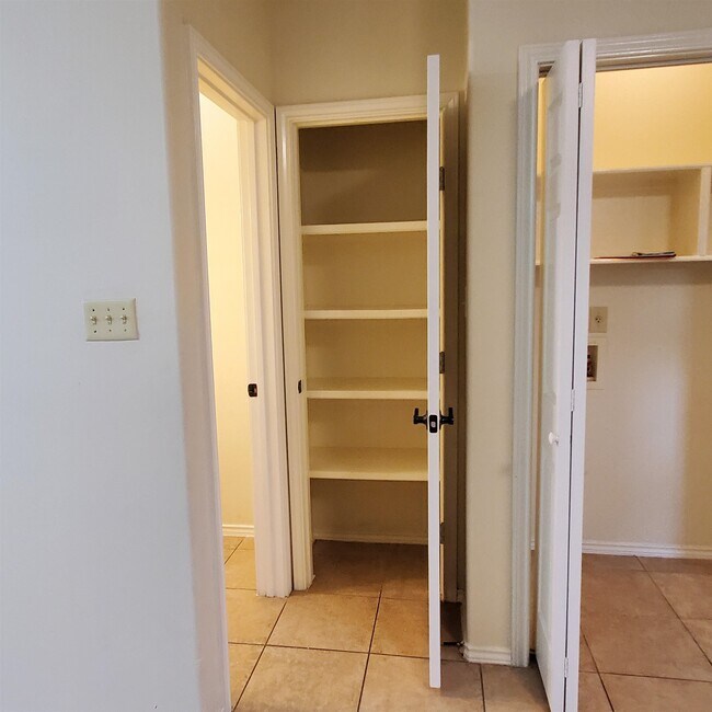 Building Photo - 1007 Emerald Valley Dr