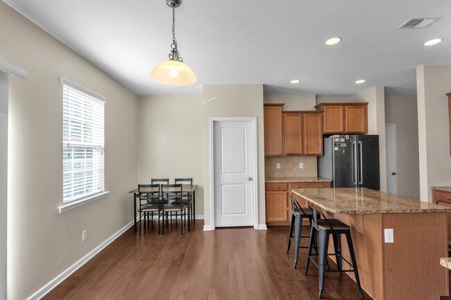 Building Photo - Large fenced yard corner lot - 4 Bedroom home in Moss Grove Plantation