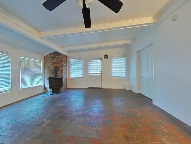 Building Photo - 239 Rainier Dr