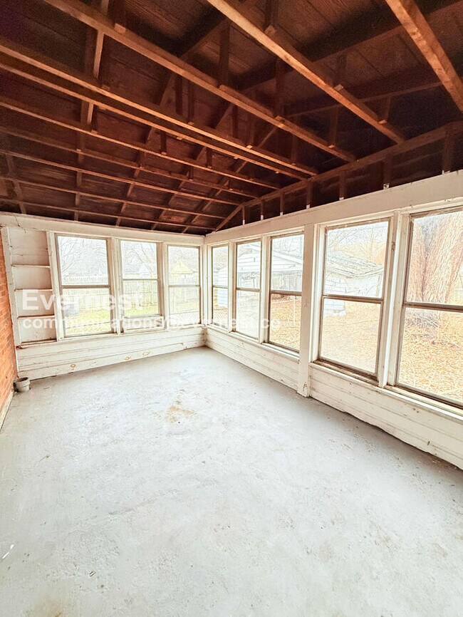 Building Photo - 11009 Roxbury St