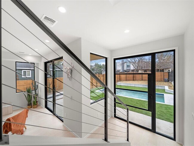 Building Photo - 2107 Brackenridge St