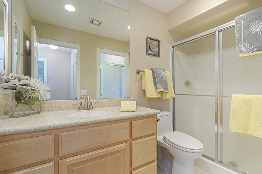 Guest BAth - 1880 Fairway Circle Dr