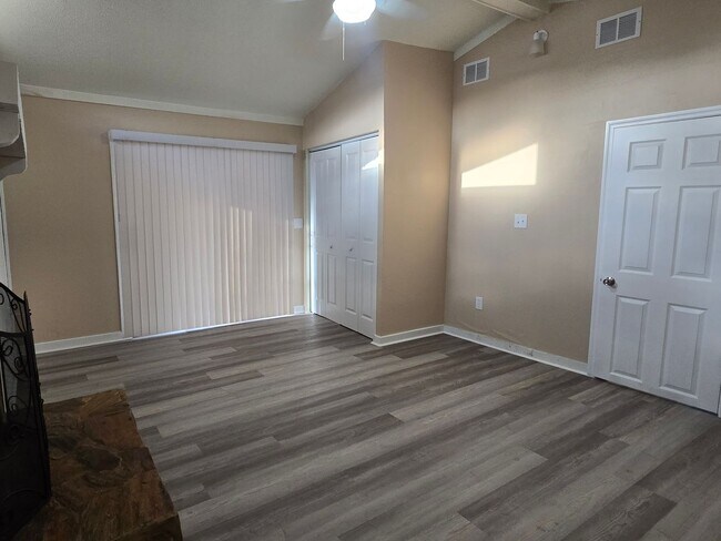 Building Photo - 1001 N Bracewell Dr