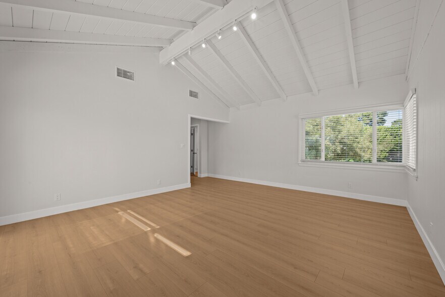 Building Photo - 5935 W 79th St