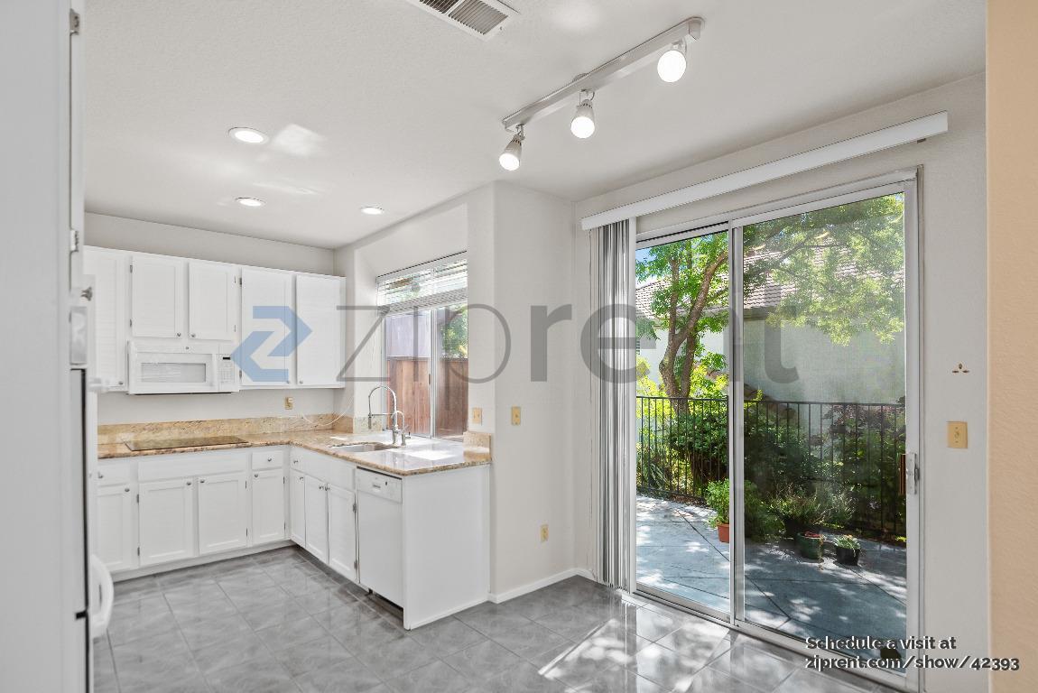 Building Photo - 914 Vista Pointe Dr