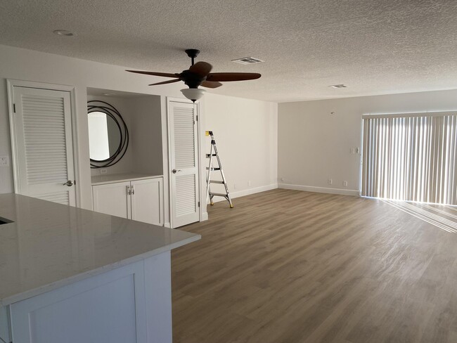 Building Photo - 540 Canal Point S