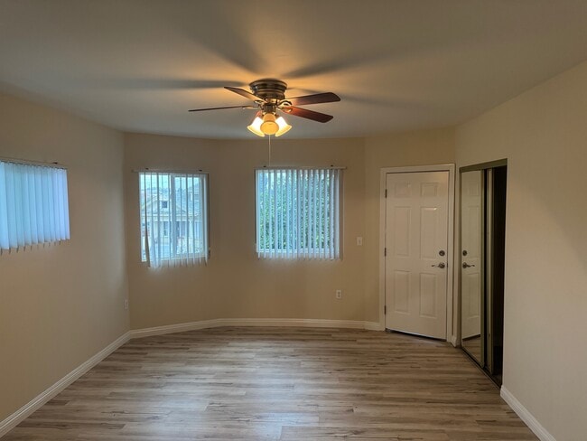 Building Photo - 4433 3/4 Towne Ave