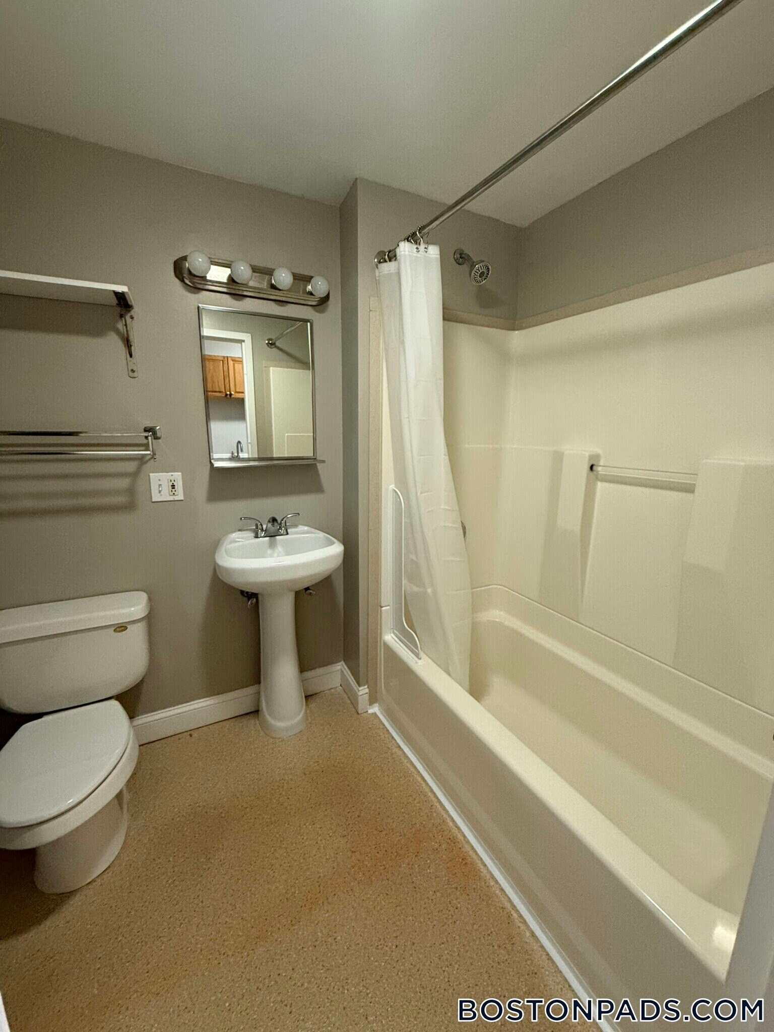 Building Photo - 312 Shirley St