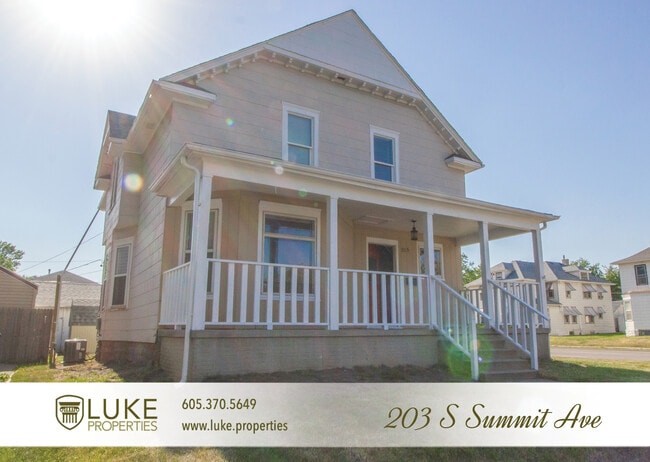 Building Photo - 203 S Summit Ave