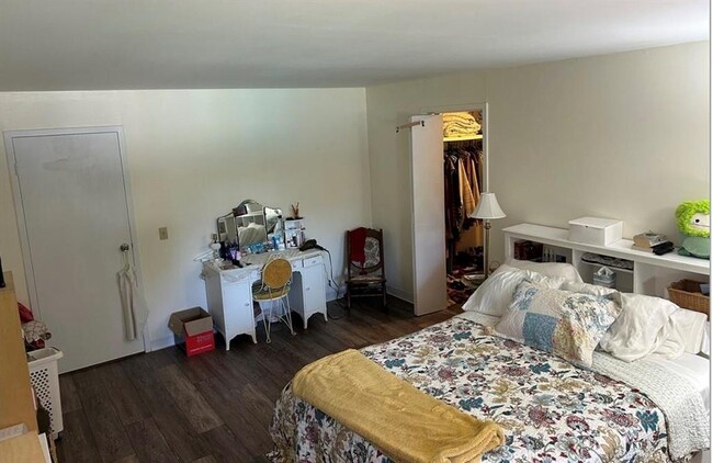 Building Photo - 401 Bellevue Ave