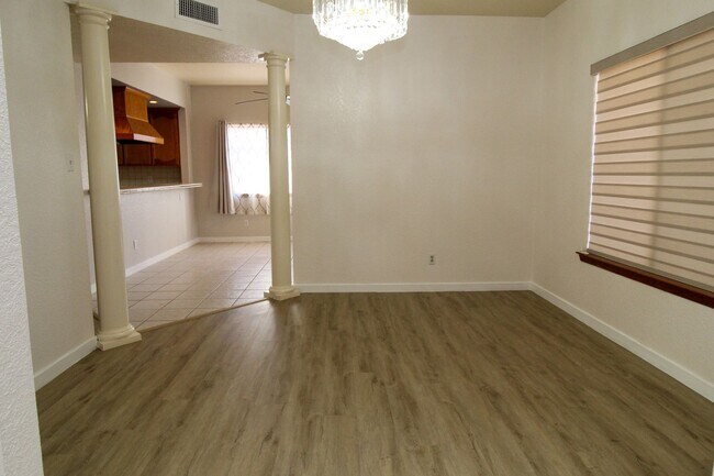 Building Photo - 2081 Paseo Del Prado Dr
