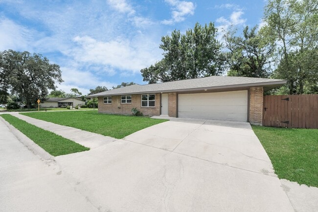 Building Photo - 8102 Bob White Dr