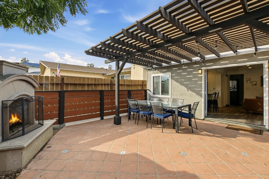 Building Photo - 2154 Oliver Ave