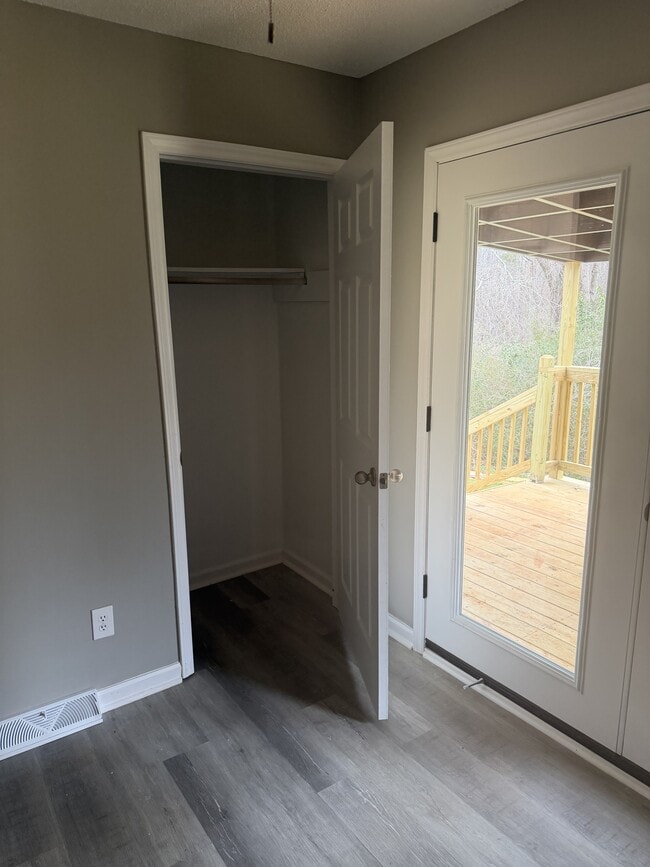 Building Photo - 524 Newcastle Rd