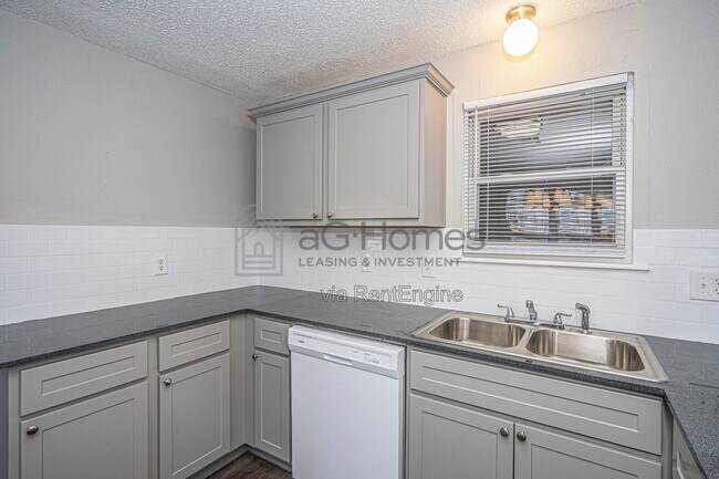 Building Photo - 4721 SE 50th St