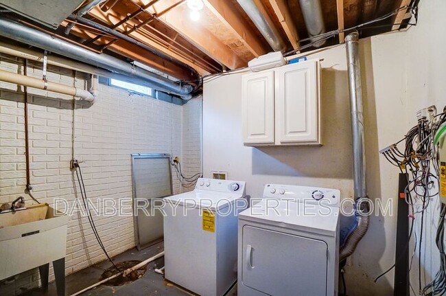 Building Photo - 4211 S Terrace View St