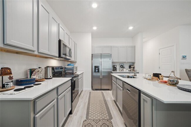 Building Photo - 2076 Monteverde Ave