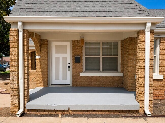 Building Photo - 941 East Dr