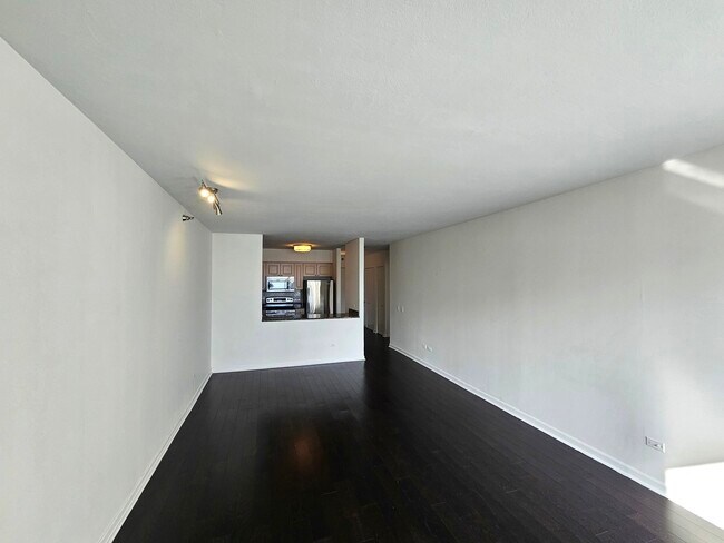 Building Photo - 512 N McClurg Ct