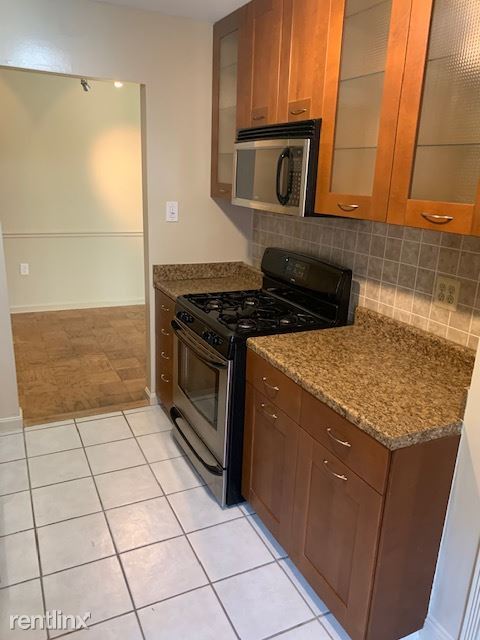 Building Photo - 2 br, 1 bath Condo - 5913 Mayflower Court T3