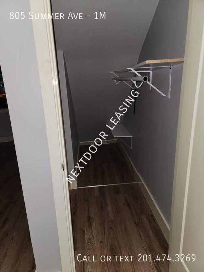 Building Photo - 805 Summer Ave