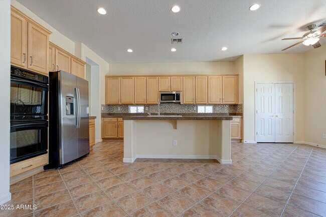 Building Photo - 2222 W Morse Ct