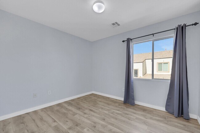 Building Photo - Updated Two-Story 3 bed/2.5 bath Home with Open Kitchen, Attached 1 Car Garage & Modern Flooring ...