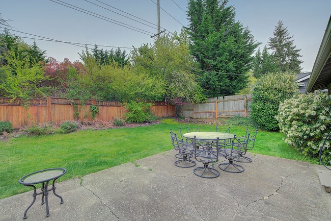 Building Photo - 3bd/1.5ba Mercer Island Home