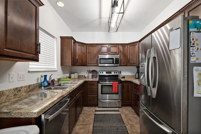 Building Photo - Gorgeous Draper Home! Now Leasing!