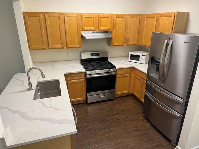 Building Photo - 2729 Heathrow Dr