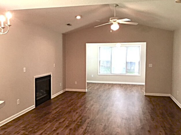 Building Photo - 5640 Regent Village Dr