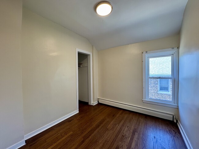 Building Photo - 844 Deerfield Rd