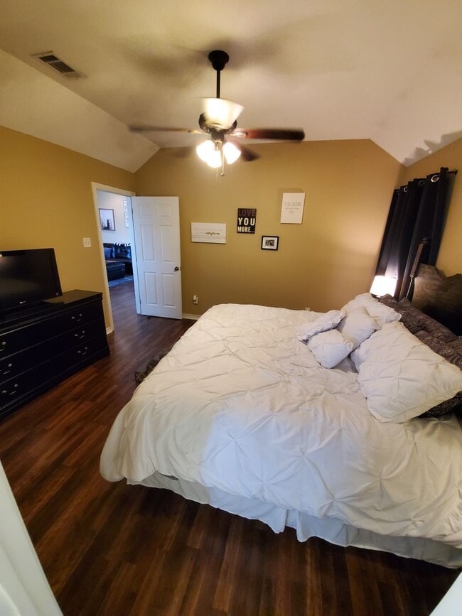 Building Photo - College Station -3 bedroom/2 bath - Fenced in back yard and House is in an EXCELLENT LOCATION