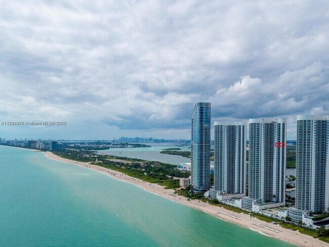 Primary Photo - 15901 Collins Ave